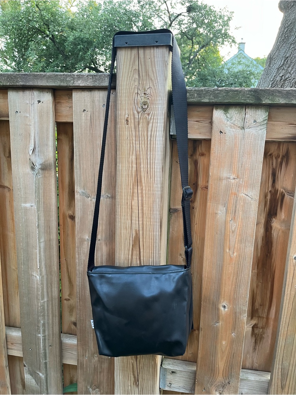 f.i.x. Eight Monster Crossbody Bag - collectable - Picture 4 of 6